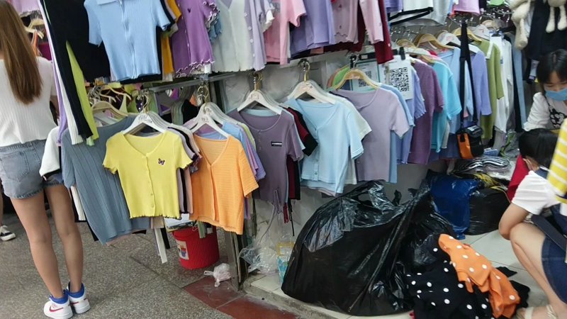 品牌折扣店：时尚与经济的双赢选择