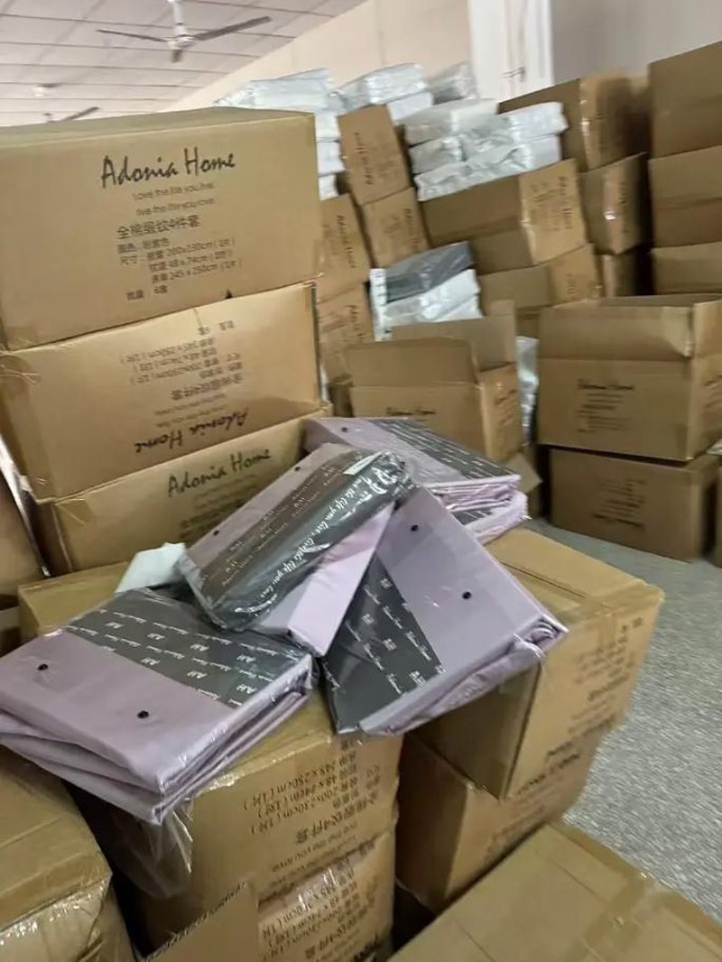 服装批发市场哪里拿货最便宜？面对琳琅满目的市场，如何挑选性价比高的货源成为了许多商家和卖家关心的问题。今天我们就来探讨一下这个问题，希望能为您的采购之路提供一些指导。